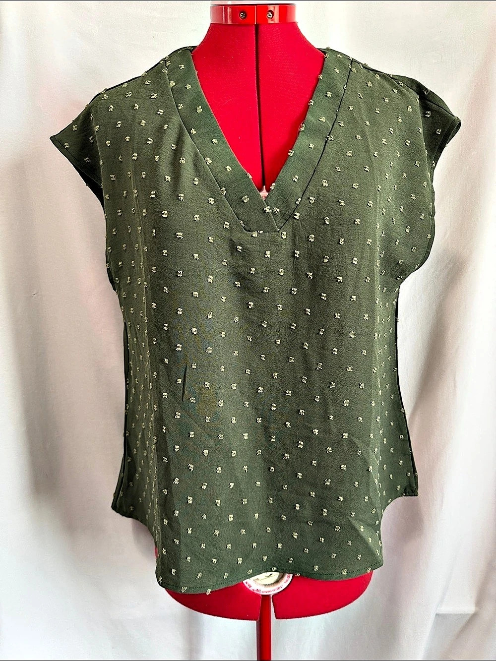 Short Sleeve V-Neck Blouse in Green Size Small